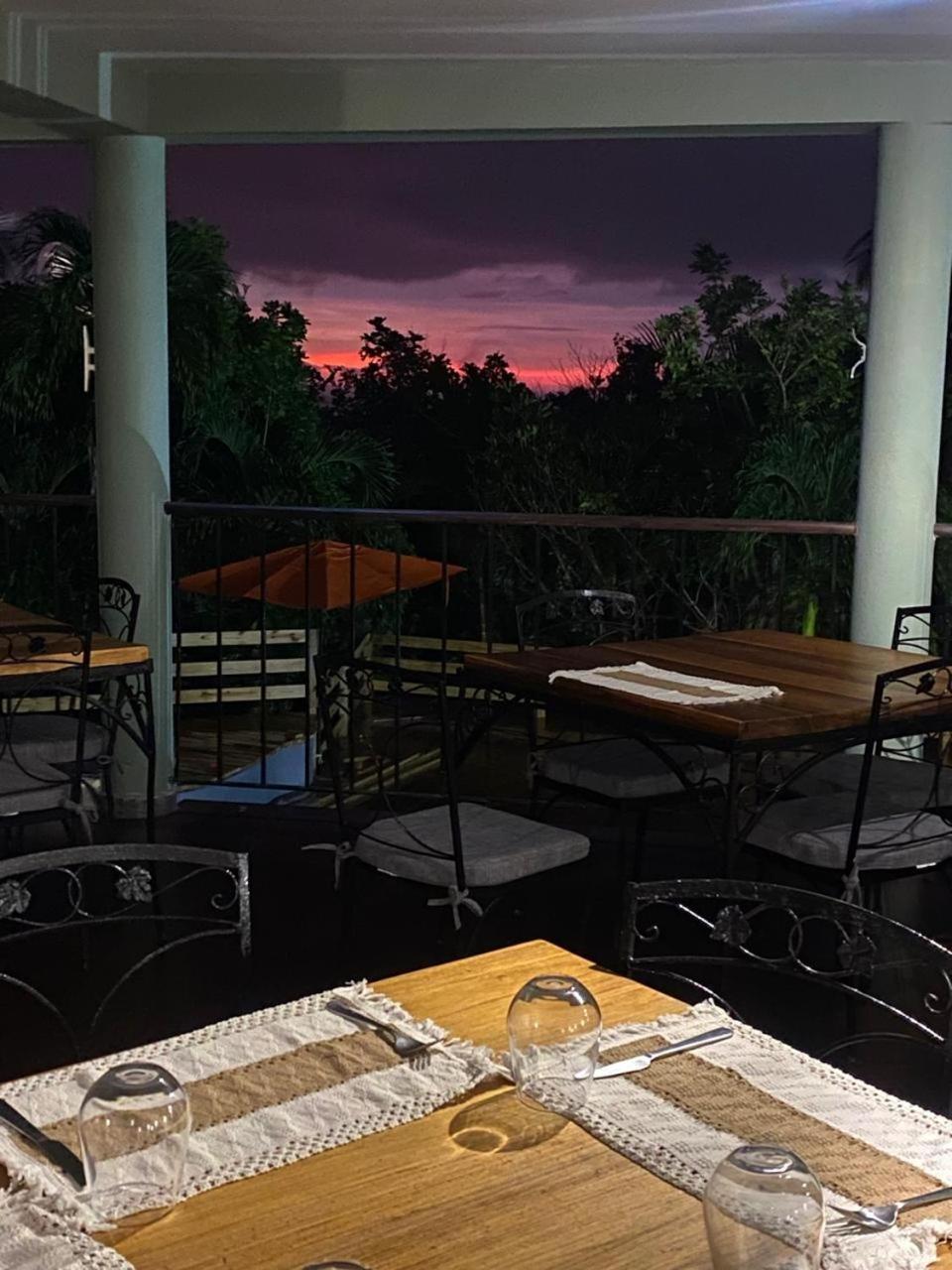 ホテル Lf Jungle Retreat Drapers エクステリア 写真