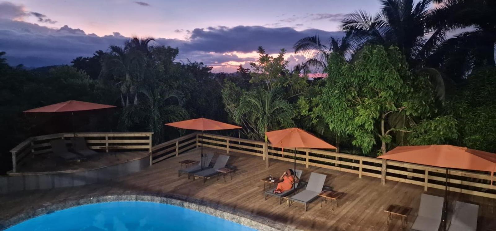ホテル Lf Jungle Retreat Drapers エクステリア 写真